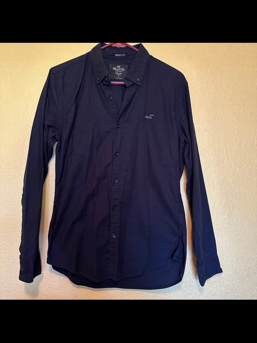 Hollister Men’s Long-Sleeve Button-Down Shirt - Black Small